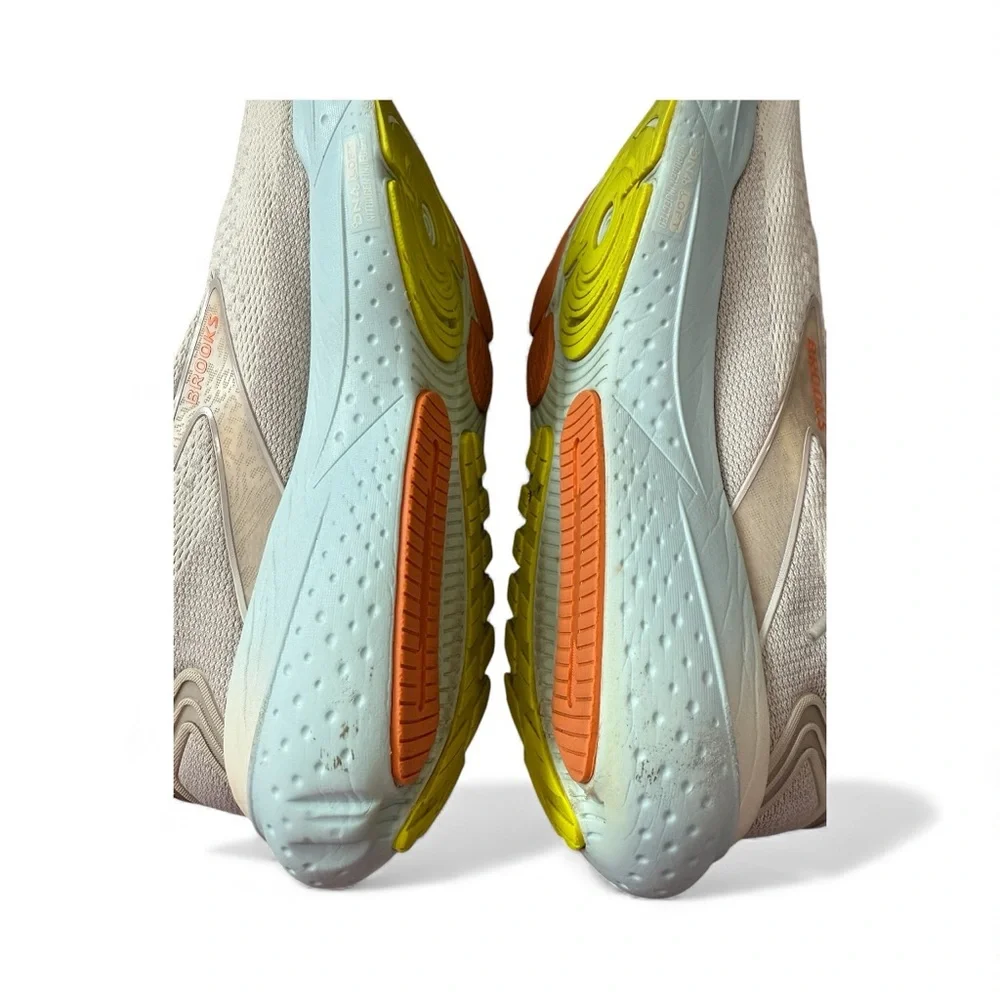 Brooks Glycerine 21 Women's Athletic Shoes - Cream and‎ Light Gray - Size 10.5